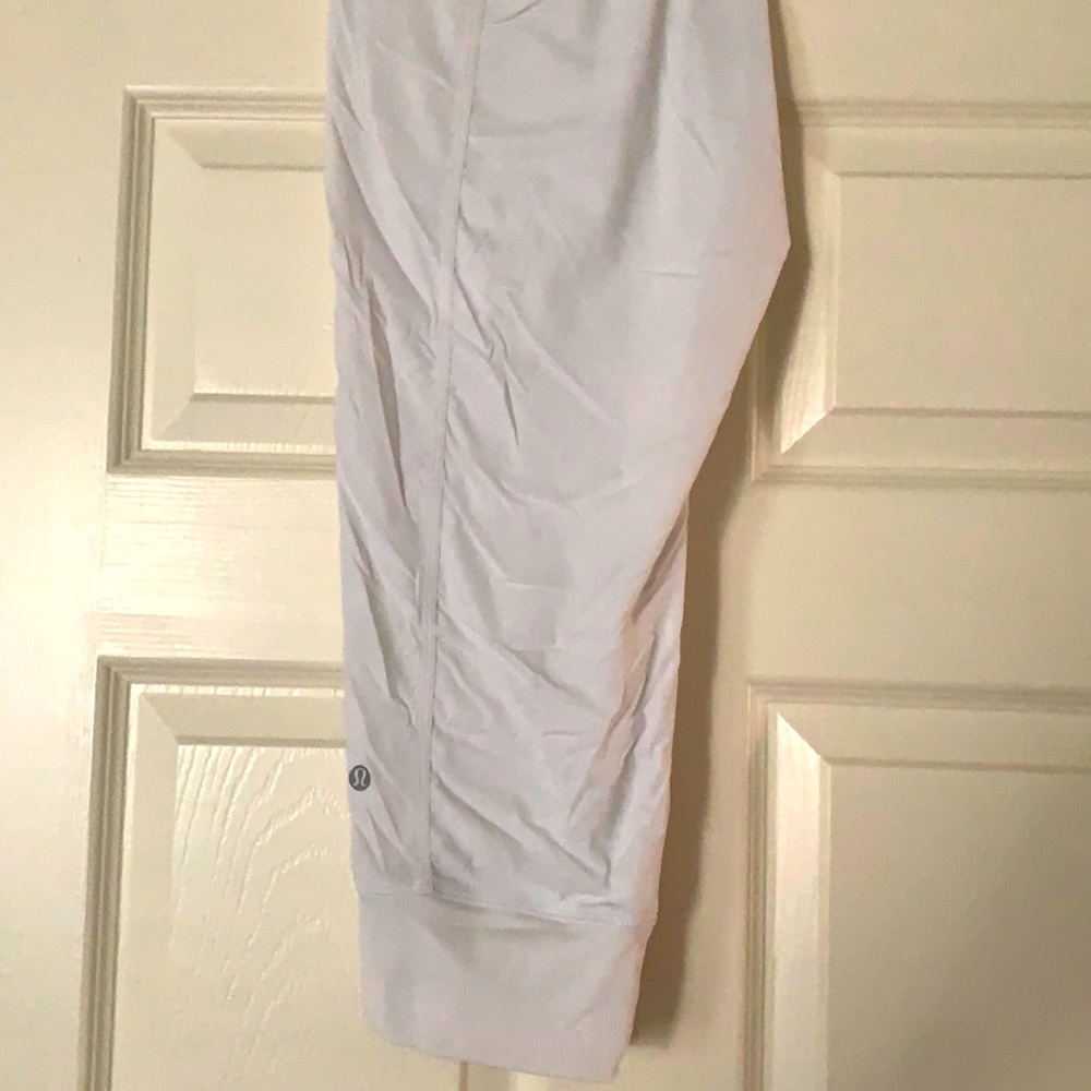 Lululemon Athletica dance studio jogger capri